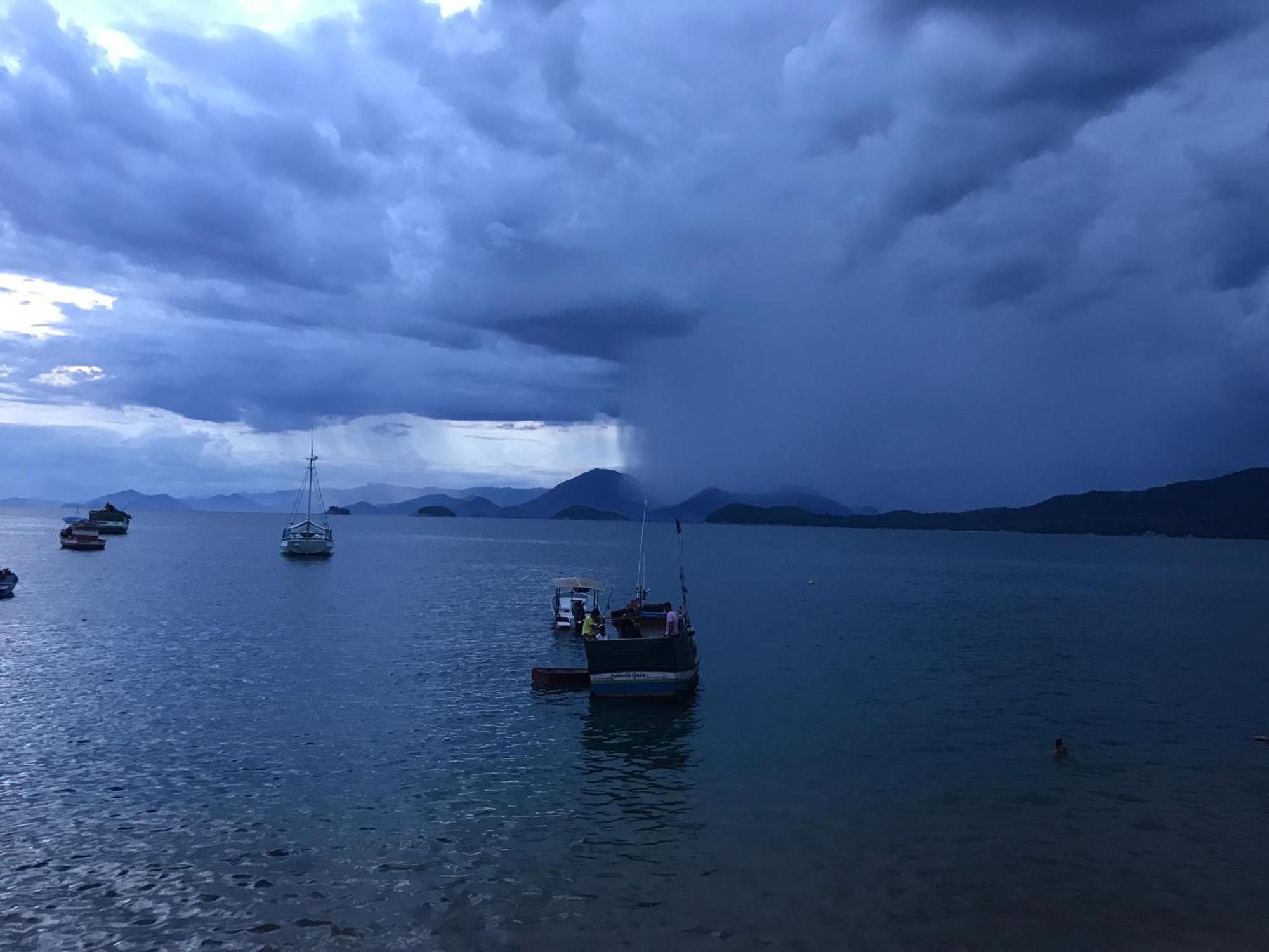 Deck Da Villa Pousada Ubatuba Buitenkant foto